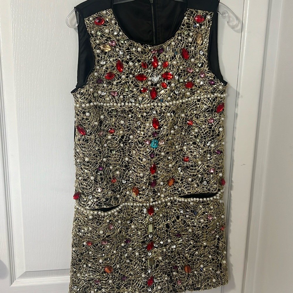 Beautiful black woman dress with stones - Picture 1 of 5